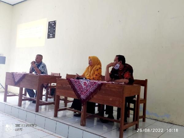 Diskusi Bersama Siswa SMAN 1 Bodeh dan Kepala SLBN 2 Pemalang tentang Kelompok Rentan dan Marginal